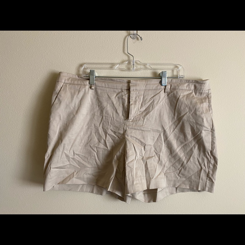 Short Cream Pants - 18
